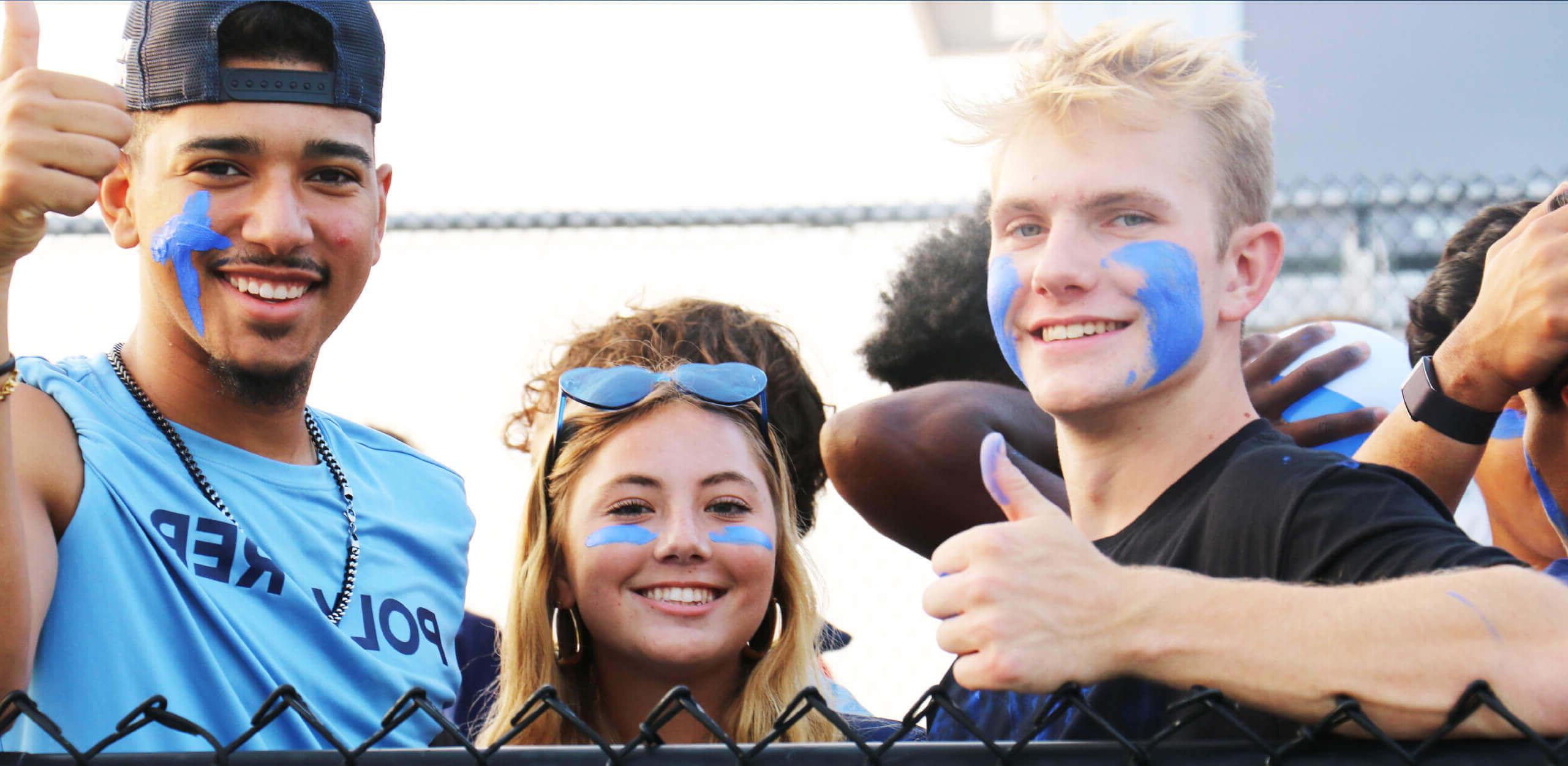 Students with thumbs up